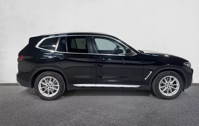 BMW X3 sDrive18d 150ch BVA8 xLine extérieur côté droit 945100