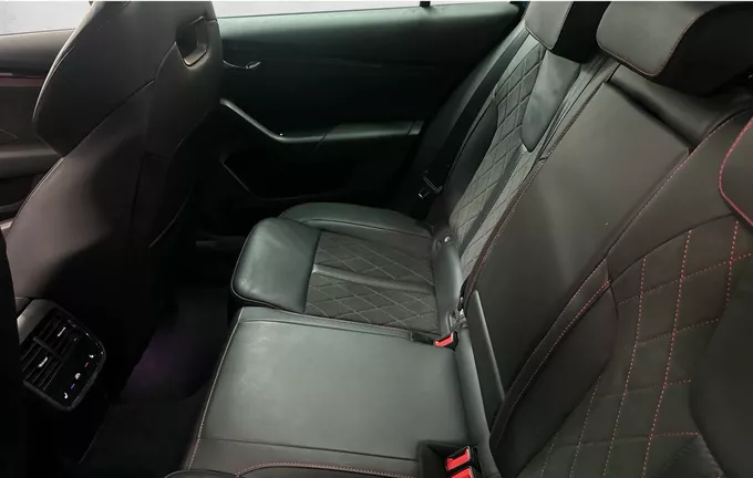SKODA OCTAVIA Combi 2.0 TDI 200 ch DSG7 4x4 RS extérieur arrière 2130996