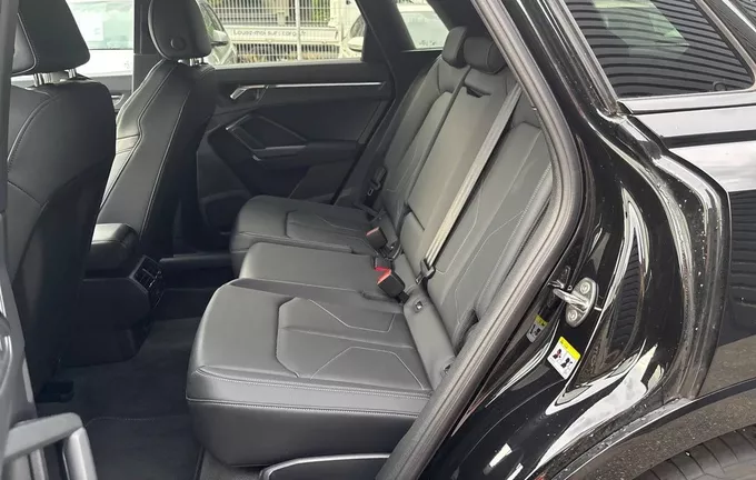 AUDI Q3 35 TDI 150 ch S tronic 7 S line plus photo 17 2128556