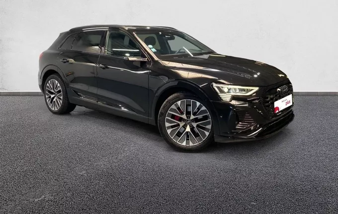 AUDI Q8 E-TRON 55 408 ch 114 kWh Quattro S line extérieur trois quart avant droit 2130526