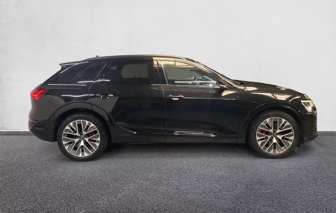 AUDI Q8 E-TRON 55 408 ch 114 kWh Quattro S line extérieur côté droit 2130526