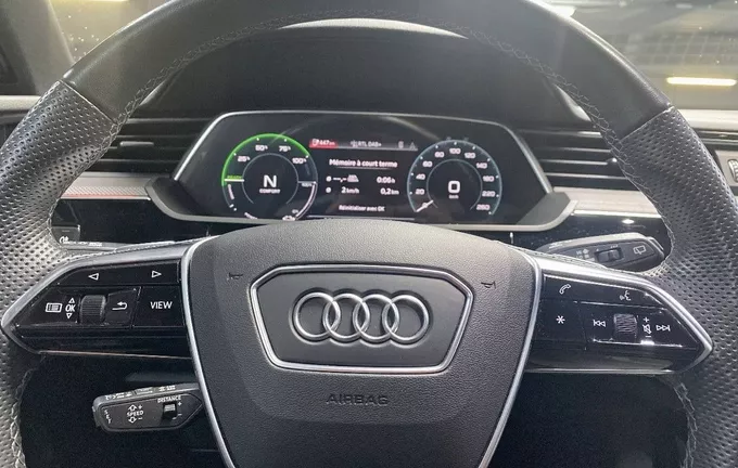 AUDI Q8 E-TRON 55 408 ch 114 kWh Quattro S line photo 12 2130526