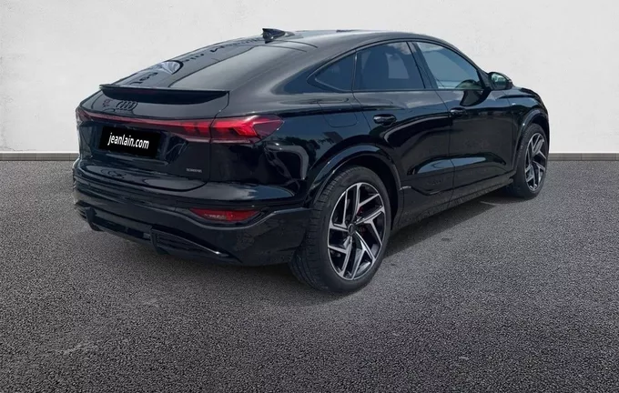 AUDI Q6 E-TRON SPORTBACK 428 ch 100 kWh quattro Competition extérieur trois quart arrière droit 0790