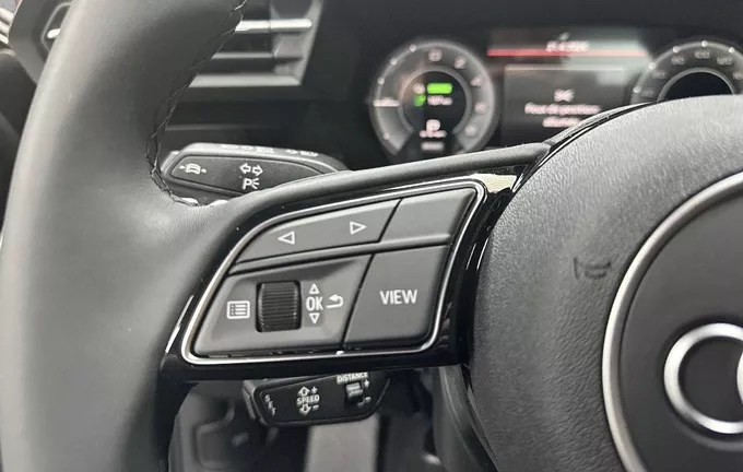 AUDI A3 Sportback TFSI e Hybride rechargeable 204 S tronic 6 Design photo 12 5401