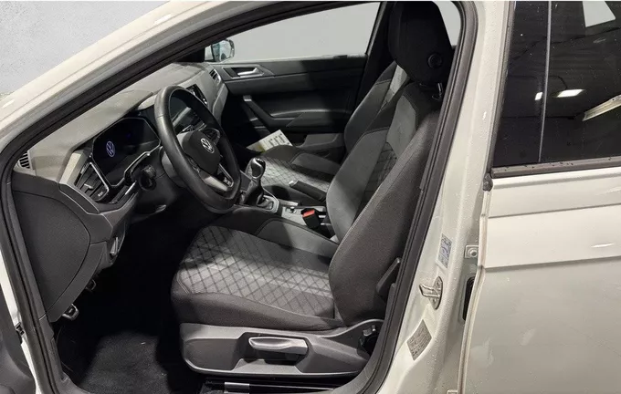 VOLKSWAGEN POLO 1.0 TSI 95 S&S BVM5 R-Line Edition extérieur trois quart arrière droit 2121383