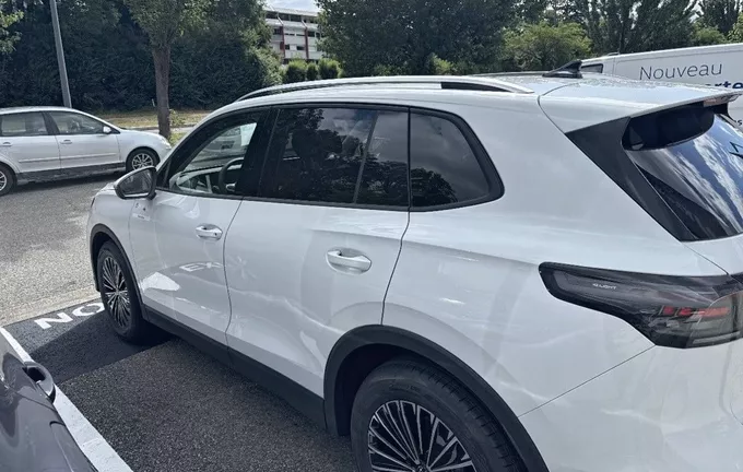 VOLKSWAGEN TIGUAN 1.5 eTSI 131ch DSG7 VW Edition extérieur côté gauche 5489