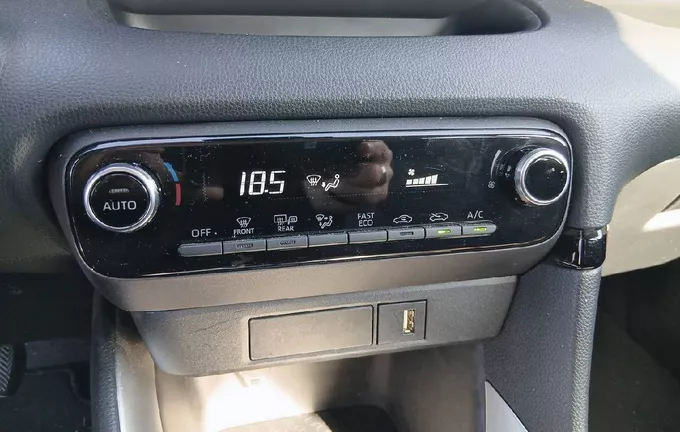 TOYOTA YARIS Hybride 116h Dynamic photo 14 1103286