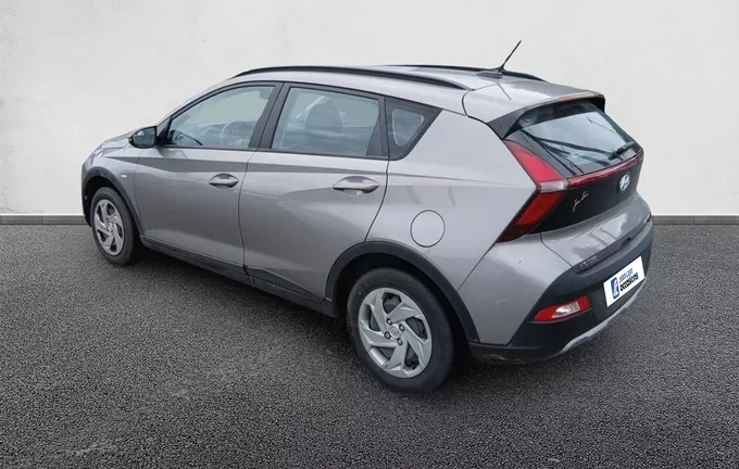HYUNDAI BAYON 1.0 T-GDi 100 Hybrid 48V Initia extérieur trois quart arrière gauche 13865