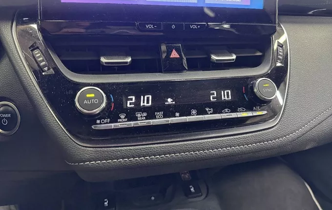 TOYOTA COROLLA HYBRIDE 140ch Design photo 14 1103567