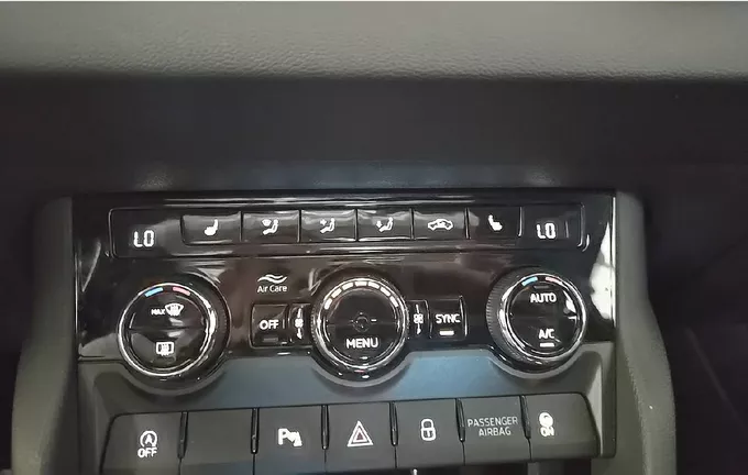 SKODA KAROQ 2.0 TDI 150 ch SCR DSG74x4 Sportline photo 18 2129033