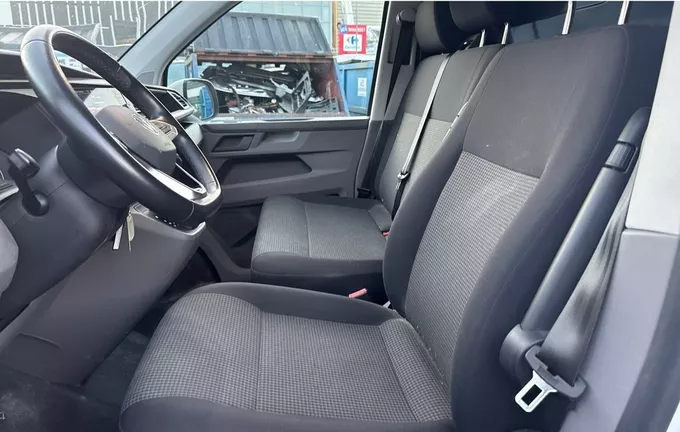 VOLKSWAGEN UTILITAIRES TRANSPORTER 6.1 VAN L1H1 2.0 TDI 150 DSG7 BUSINESS LINE PLUS extérieur trois quart arrière droit 106360