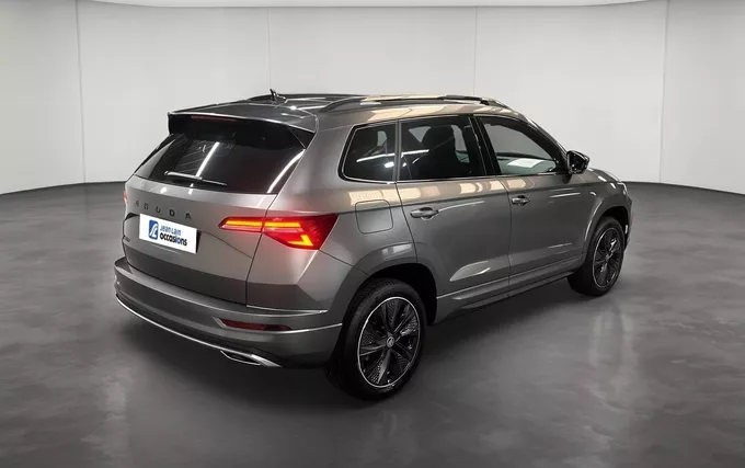 SKODA KAROQ 1.5 TSI Evo 2 150 ch ACT DSG7 Sportline extérieur trois quart arrière droit 2132424
