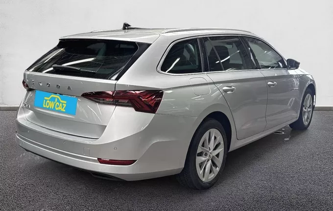 SKODA OCTAVIA Combi 2.0 TDI 150 ch DSG7 Style extérieur trois quart arrière droit 213515