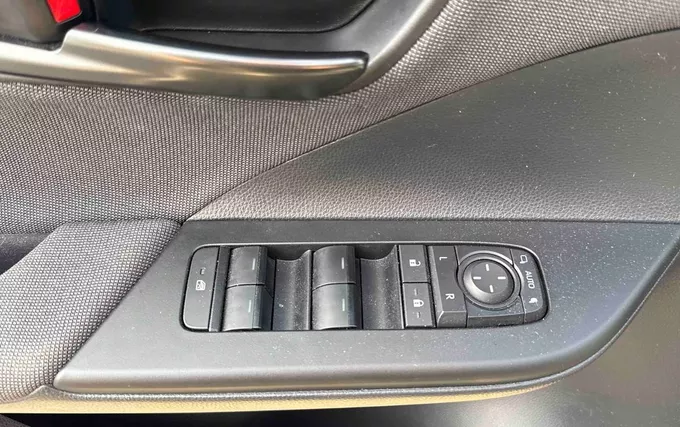 TOYOTA C-HR Hybride 140 Design photo 10 1103899