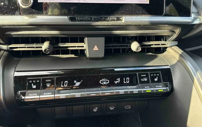 TOYOTA C-HR Hybride 140 Design photo 14 1103899
