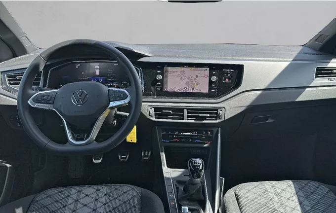VOLKSWAGEN POLO 1.0 TSI 95 S&S BVM5 R-Line Edition extérieur trois quart avant droit 2129049