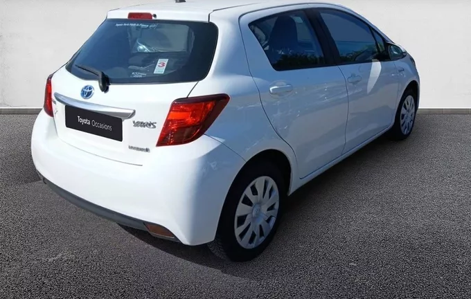 TOYOTA YARIS Hybride 100h Dynamic extérieur trois quart arrière droit 1103602
