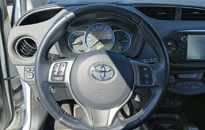 TOYOTA YARIS Hybride 100h Dynamic photo 12 1103602