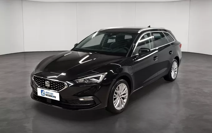 SEAT LEON Sportstourer e-Hybrid 204 DSG6 Xcellence extérieur trois quart avant gauche 213105