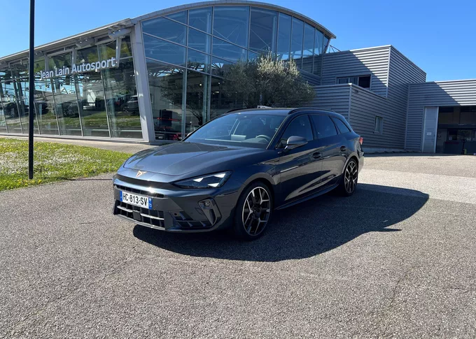CUPRA LEON Sportstourer eHybrid 272 ch DSG6 VZ extérieur trois quart avant droit 2116