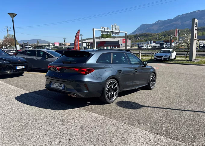 CUPRA LEON Sportstourer eHybrid 272 ch DSG6 VZ extérieur trois quart arrière gauche 2116