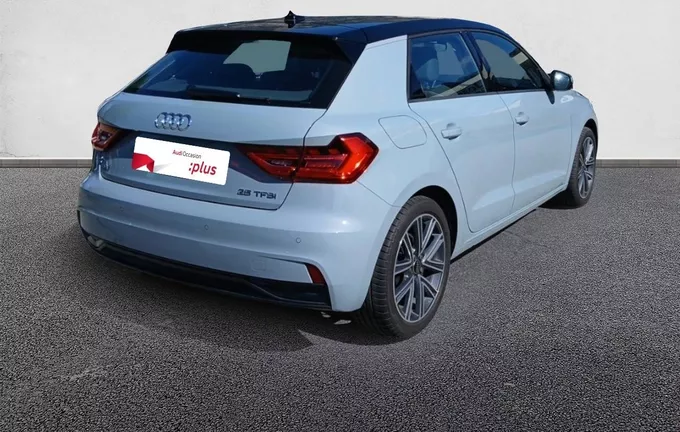 AUDI A1 Sportback 25 TFSI 95 ch BVM5 Design extérieur trois quart arrière droit 2129483