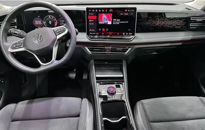 VOLKSWAGEN TIGUAN 1.5 eHybrid 204ch DSG6 Elegance extérieur trois quart avant droit 2123508