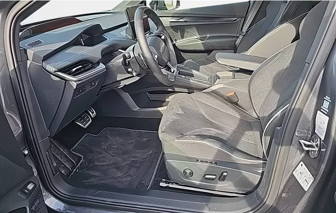 SKODA ENYAQ Coupé 85 Sportline extérieur trois quart arrière droit 4106