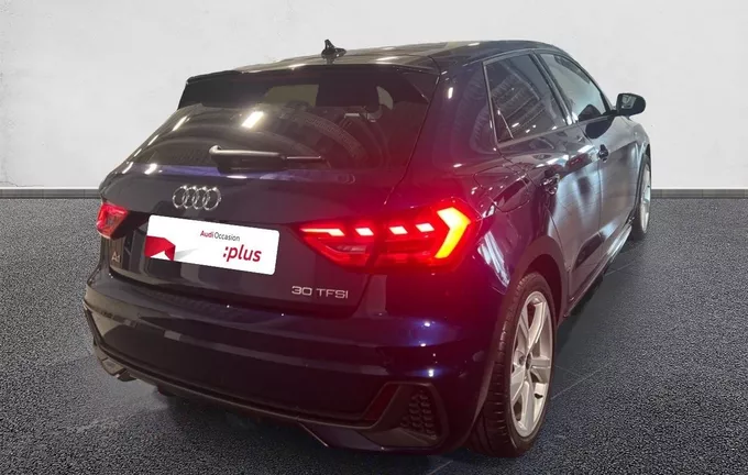 AUDI A1 Sportback 30 TFSI 116 ch S tronic 7 S Line extérieur trois quart arrière droit 2128498