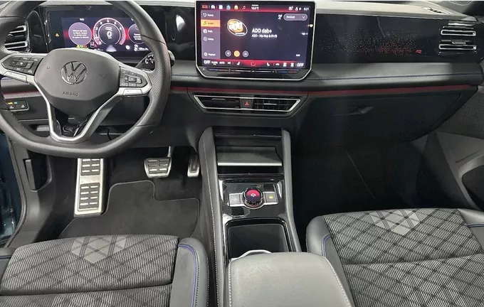 VOLKSWAGEN TIGUAN 1.5 eTSI 150ch DSG7 R-Line Edition extérieur trois quart avant droit 2130100
