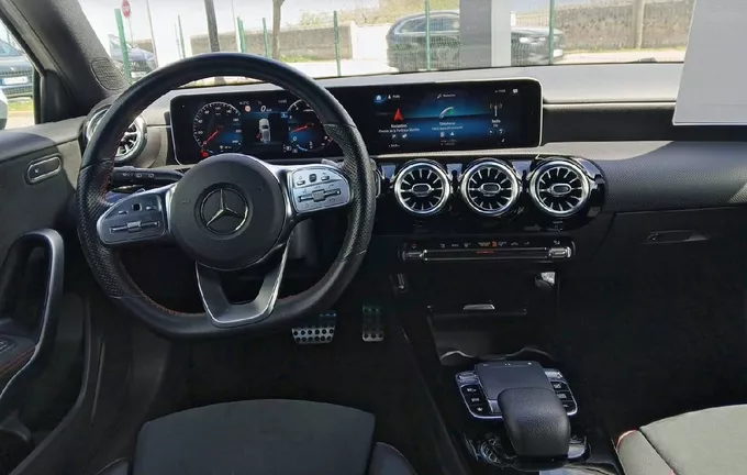 MERCEDES CLASSE A 250 7G-DCT AMG Line photo 11 2126613