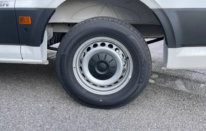 VOLKSWAGEN UTILITAIRES CRAFTER e-CRAFTER VAN 35 L3H3 136 CH BVA photo 9 5443