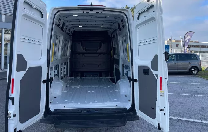 VOLKSWAGEN UTILITAIRES CRAFTER e-CRAFTER VAN 35 L3H3 136 CH BVA photo 10 5443