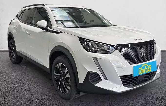 PEUGEOT 2008 BlueHDi 130 S&S EAT8 Allure extérieur trois quart avant droit 213567