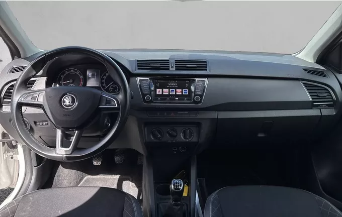 SKODA FABIA 1.0 MPI 60 ch BVM5 Business extérieur trois quart avant droit 2127663