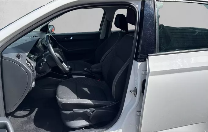 SKODA FABIA 1.0 MPI 60 ch BVM5 Business extérieur trois quart arrière droit 2127663