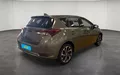 Miniature TOYOTA AURIS Hybride 136h Design extérieur trois quart arrière droit 213711