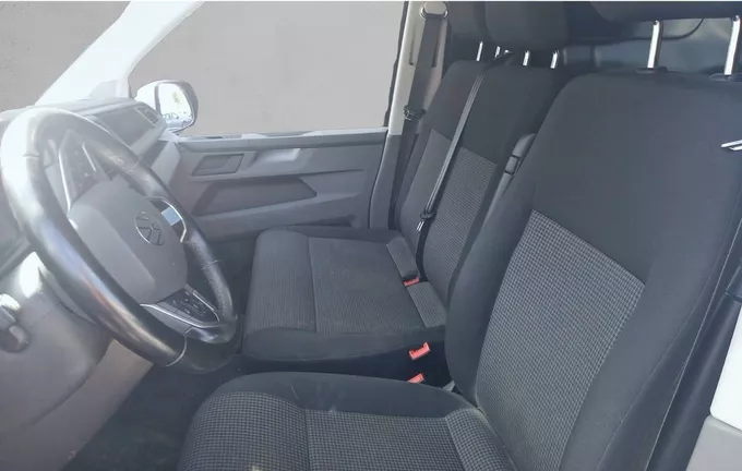 VOLKSWAGEN UTILITAIRES TRANSPORTER 6.1 VAN L1H1 2.0 TDI 150 DSG7 BUSINESS PLUS extérieur trois quart arrière droit 106124