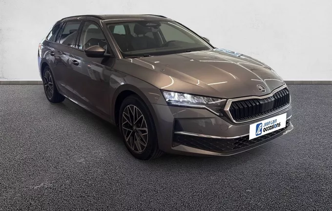 SKODA OCTAVIA Combi 1.5 TSI Hybrid 150 ch ACT DSG7 Selection extérieur trois quart avant droit 2131084
