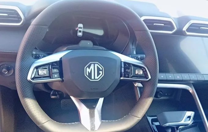 MG ZS 1.5 L Hybrid+ 197 ch Luxury photo 28 8709