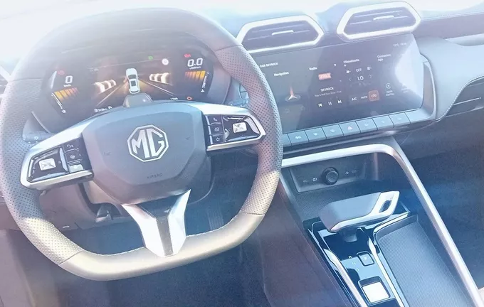 MG ZS 1.5 L Hybrid+ 197 ch Luxury photo 30 8709