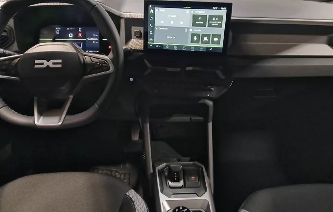 DACIA DUSTER Hybrid-G 150 4x4 Journey extérieur côté gauche 946186