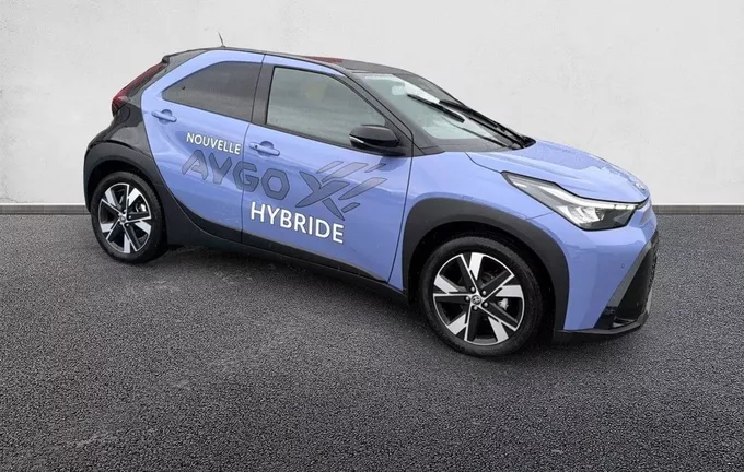 TOYOTA AYGO X Hybride 116h Graphic extérieur trois quart avant droit 99642