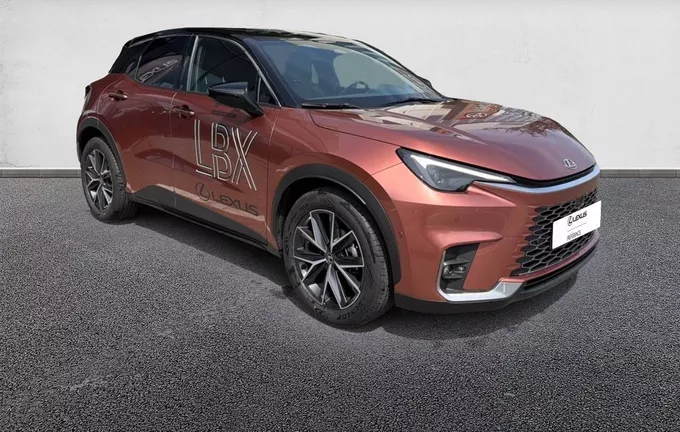 LEXUS LBX 2WD Cool extérieur trois quart avant droit 1103382
