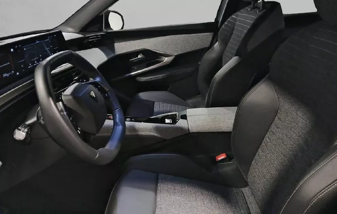 PEUGEOT 5008 Hybrid 145 e-DCS6 Allure photo 11 944197