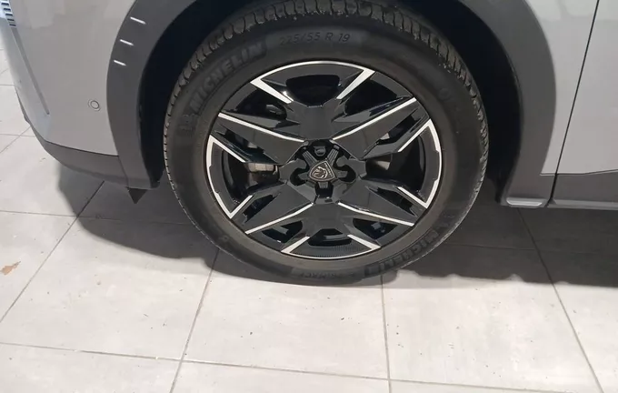 PEUGEOT 5008 Hybrid 145 e-DCS6 Allure photo 13 944197