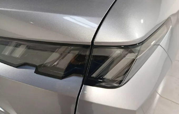 PEUGEOT 5008 Hybrid 145 e-DCS6 Allure photo 17 944197