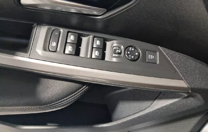 PEUGEOT 5008 Hybrid 145 e-DCS6 Allure photo 20 944197