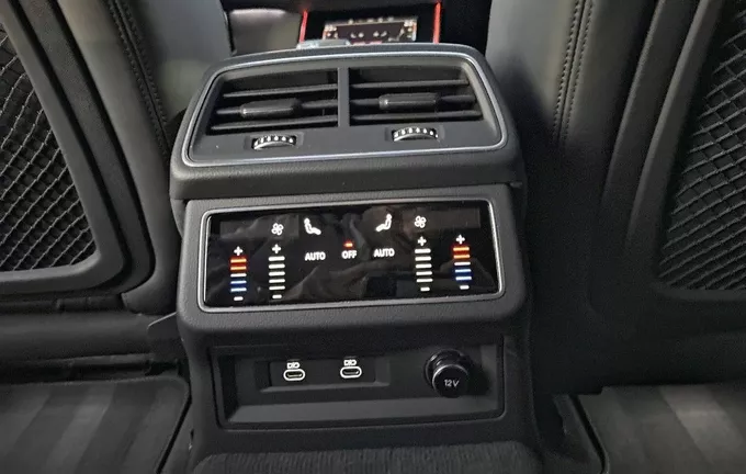 AUDI RS6 Avant V8 4.0 TFSI 600 Tiptronic 8 Quattro RS6 photo 22 2125759