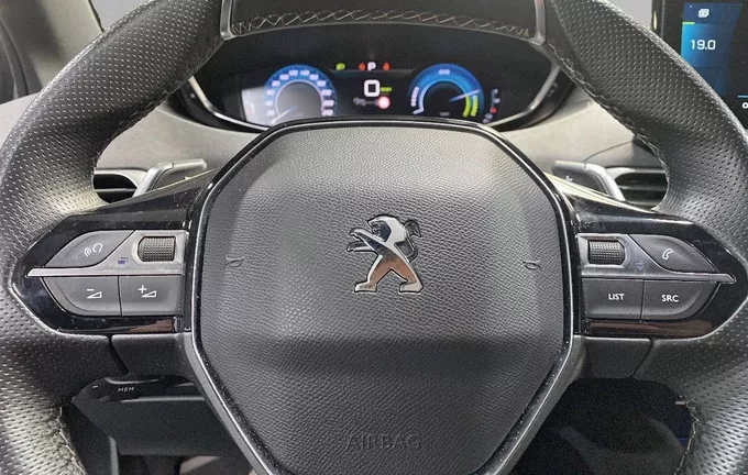 PEUGEOT 3008 Hybrid 225 e-EAT8 GT photo 12 2130645